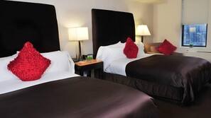 Hypo-allergenic bedding, down duvet, in-room safe, desk