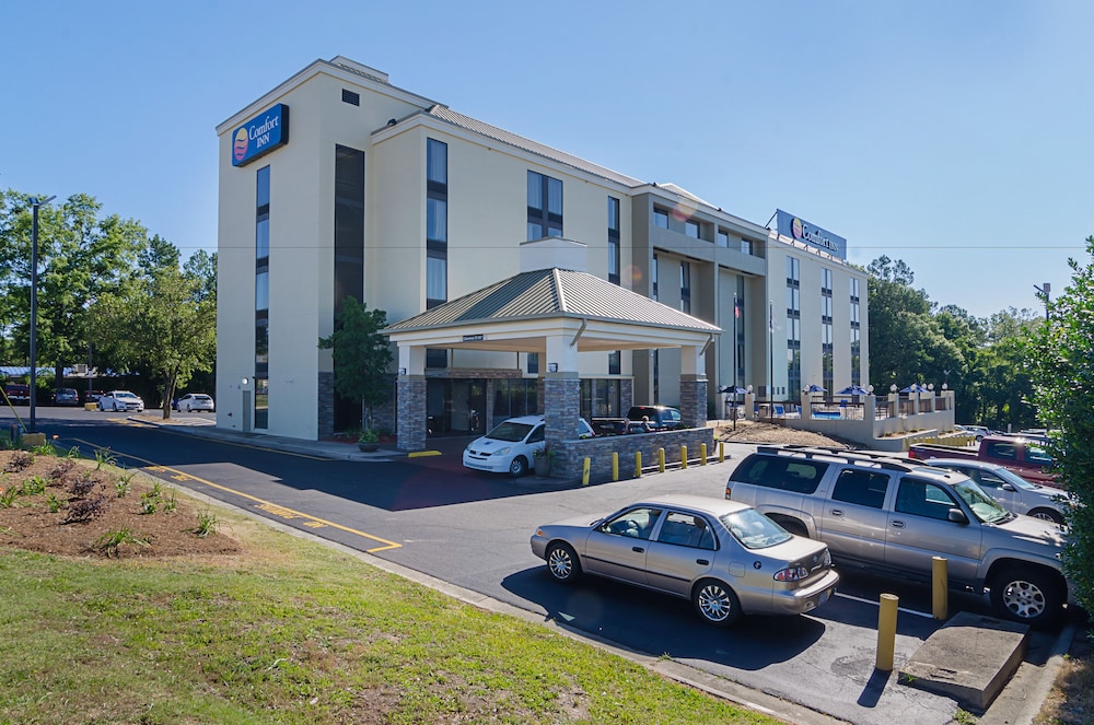 Front of property, Comfort Inn & Suites Durham near Duke University