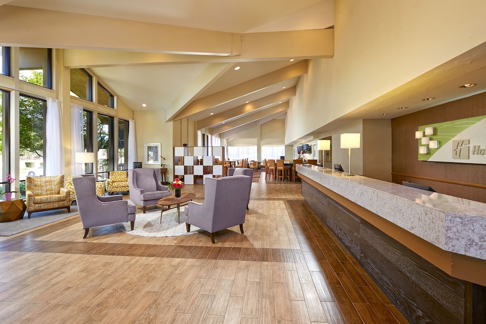 Lobby sitting area, Holiday Inn Hotel and Suites Santa Maria, an IHG Hotel