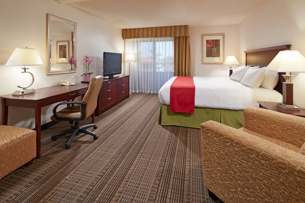 Holiday Inn Hotel and Suites Santa Maria, an IHG Hotel