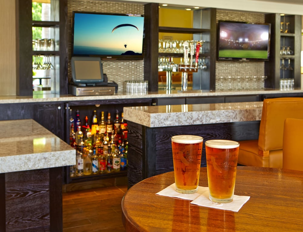 Bar (on property), Holiday Inn Hotel and Suites Santa Maria, an IHG Hotel