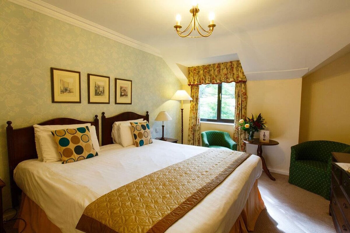 Individually decorated, desk, iron/ironing board, free WiFi