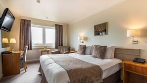 Desk, iron/ironing board, free WiFi, linens