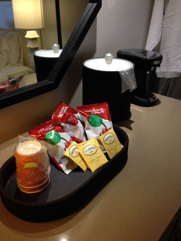 Hollywood Hotel - The Hotel of Hollywood, Los Angeles: $109 Room Prices