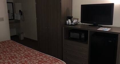 MHO Inn & Suites