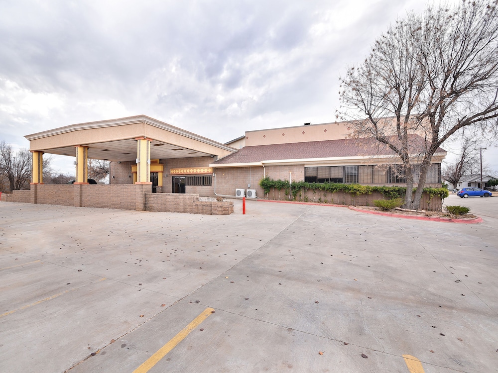 Grand Prairie Hotel in Enid Best Rates & Deals on Orbitz
