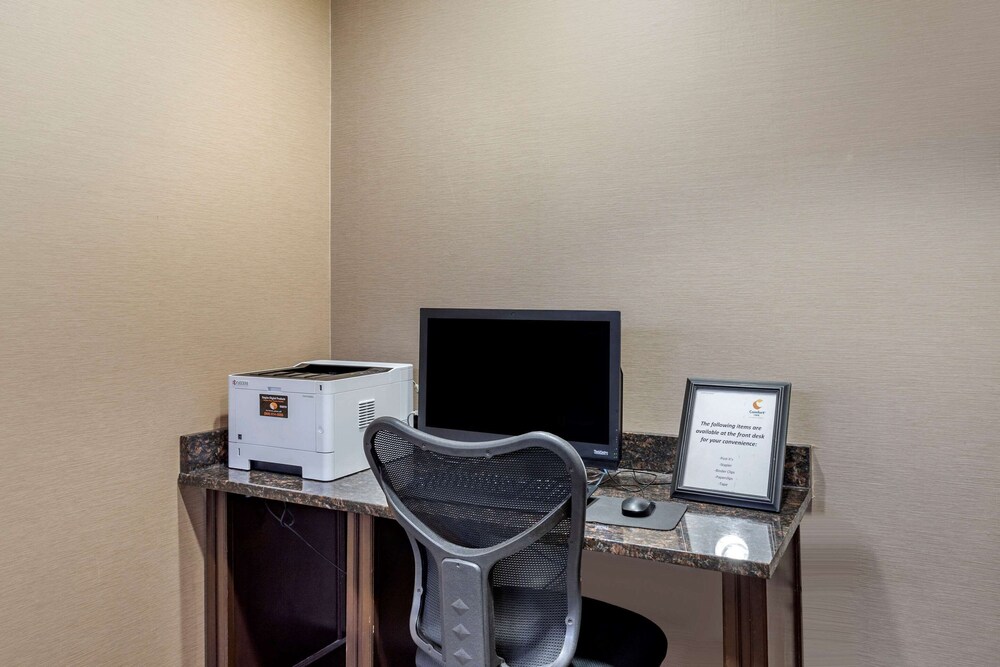 Business center, Comfort Inn Syosset - Long Island