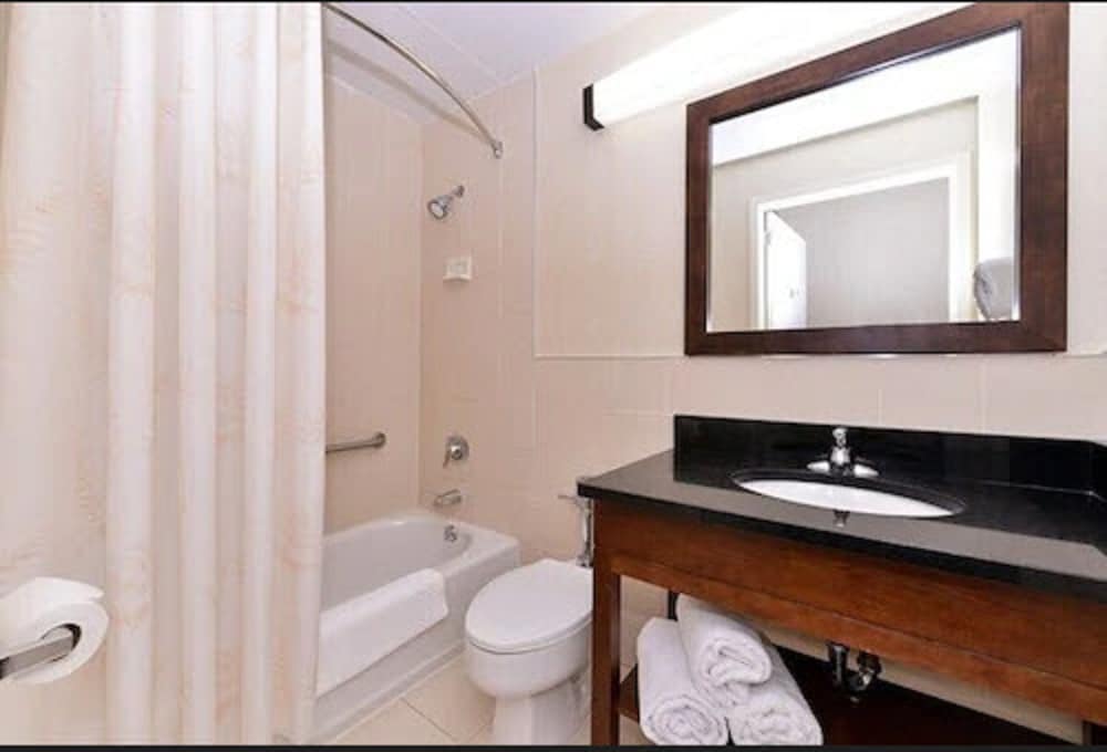 Bathroom, Comfort Inn Syosset - Long Island