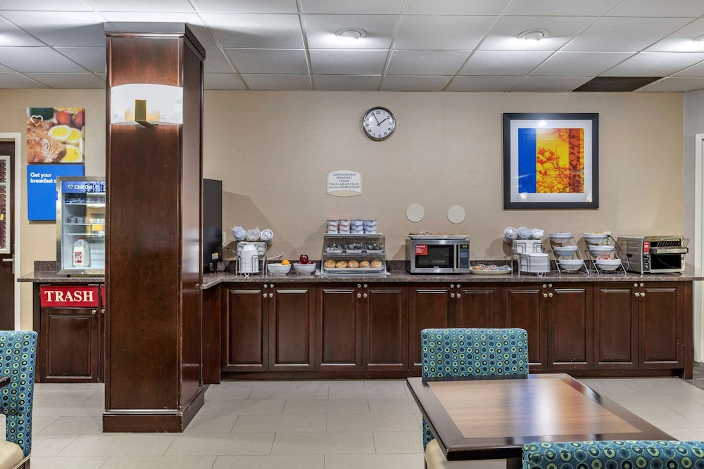 Breakfast area, Comfort Inn Syosset - Long Island