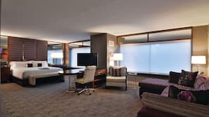 Premium bedding, in-room safe, desk, laptop workspace