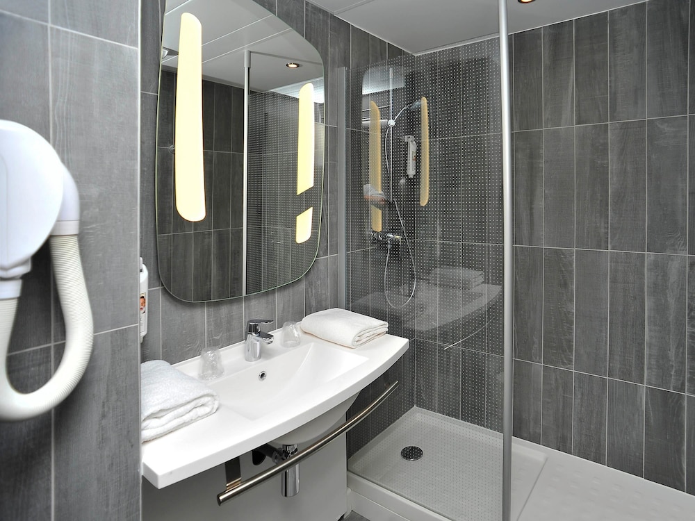 Hotel Ibis Rue De L Universite Lyon Hotel Ibis Rue De L Universite Lyon