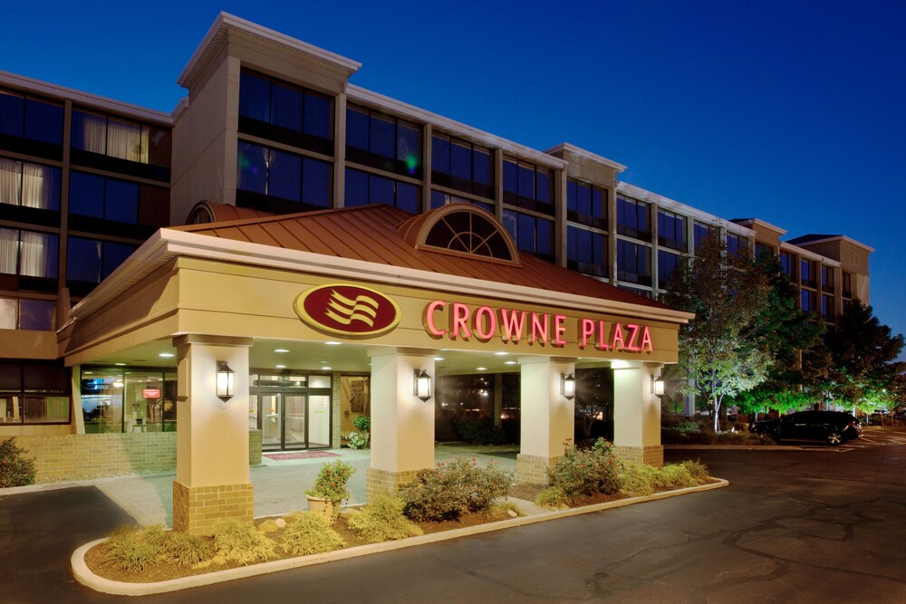 Crowne Plaza Cleveland Airport, an IHG Hotel