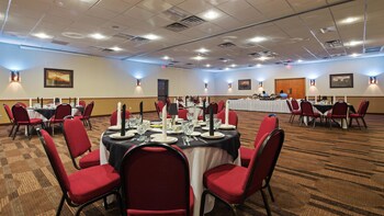 Best Western Plus Saddleback Inn Conference Center Oklahoma City Curly Selected Item