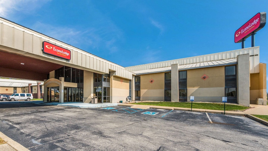 Econo Lodge Inn & Suites