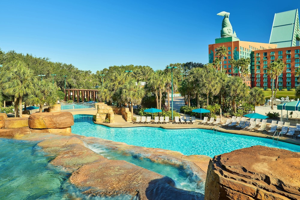 Outdoor pool, Walt Disney World Dolphin