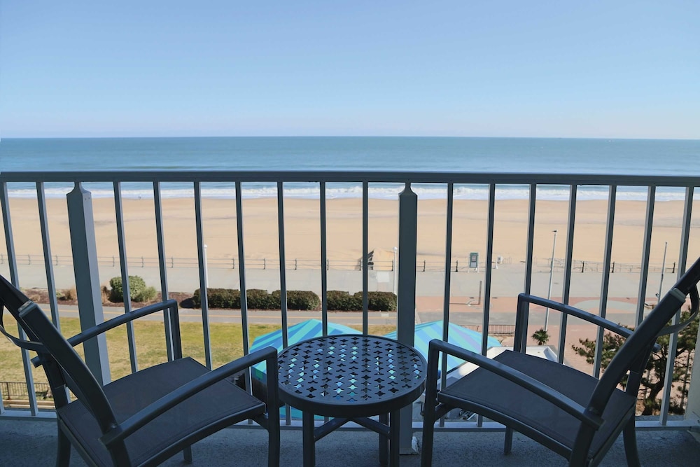 Room, Surfbreak Oceanfront Hotel, Ascend Hotel Collection