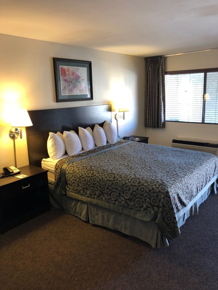 Room, Days Inn by Wyndham Camarillo - Ventura