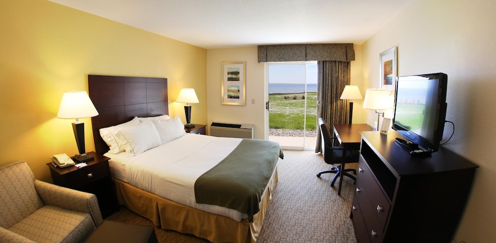 Holiday Inn Express St. Ignace-Lake Front, an IHG Hotel