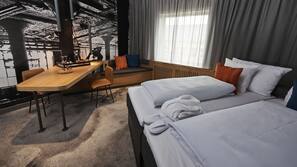 Skrivebord, baby-/barnesenge (tillægsgebyr), adgang for kørestole