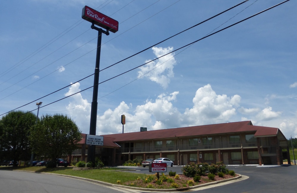 Red Roof Inn & Suites Cleveland, TN