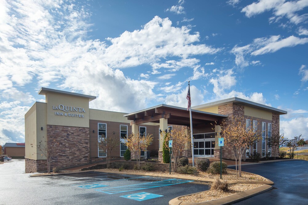 La Quinta Inn & Suites by Wyndham Chattanooga East Ridge in