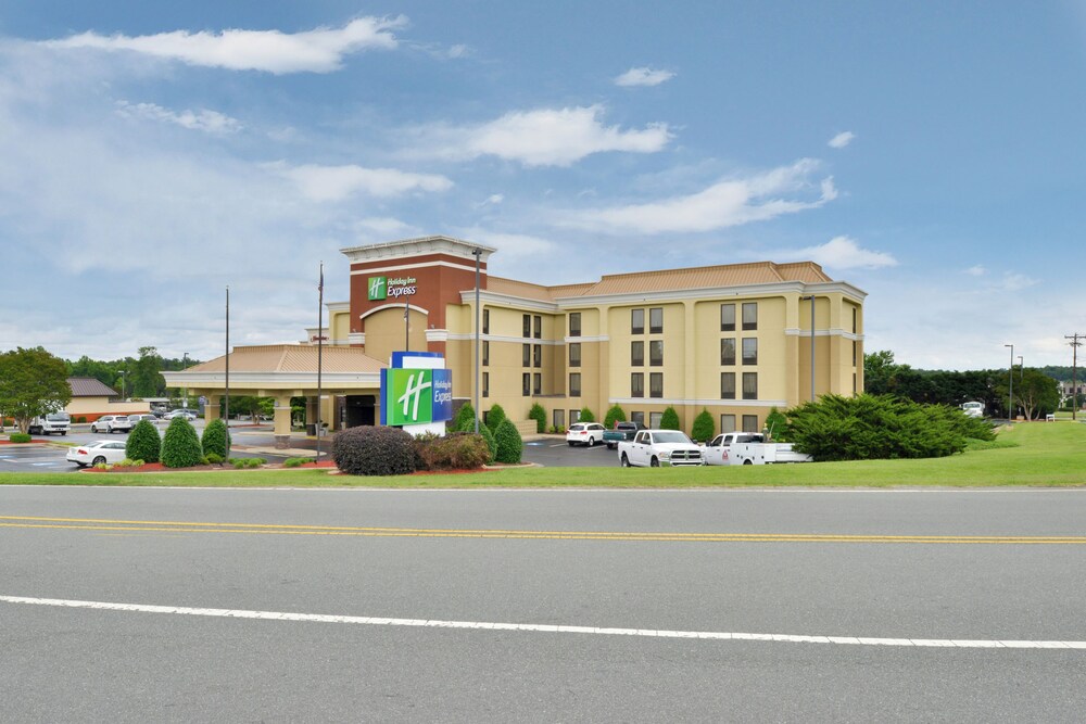 Holiday Inn Express Burlington, an IHG Hotel