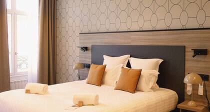 Le Phenix Hotel