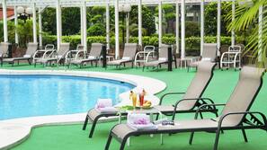 Seasonal outdoor pool, pool umbrellas