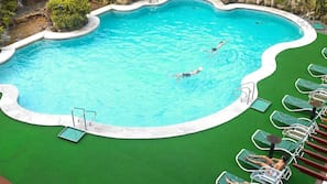 Seasonal outdoor pool, pool umbrellas