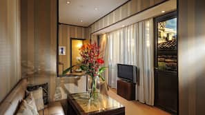 Minibar, in-room safe, individually decorated, individually furnished