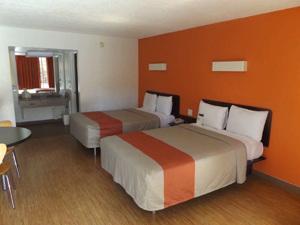 Motel 6 Glendale In Phoenix Hotel Rates Reviews On Orbitz