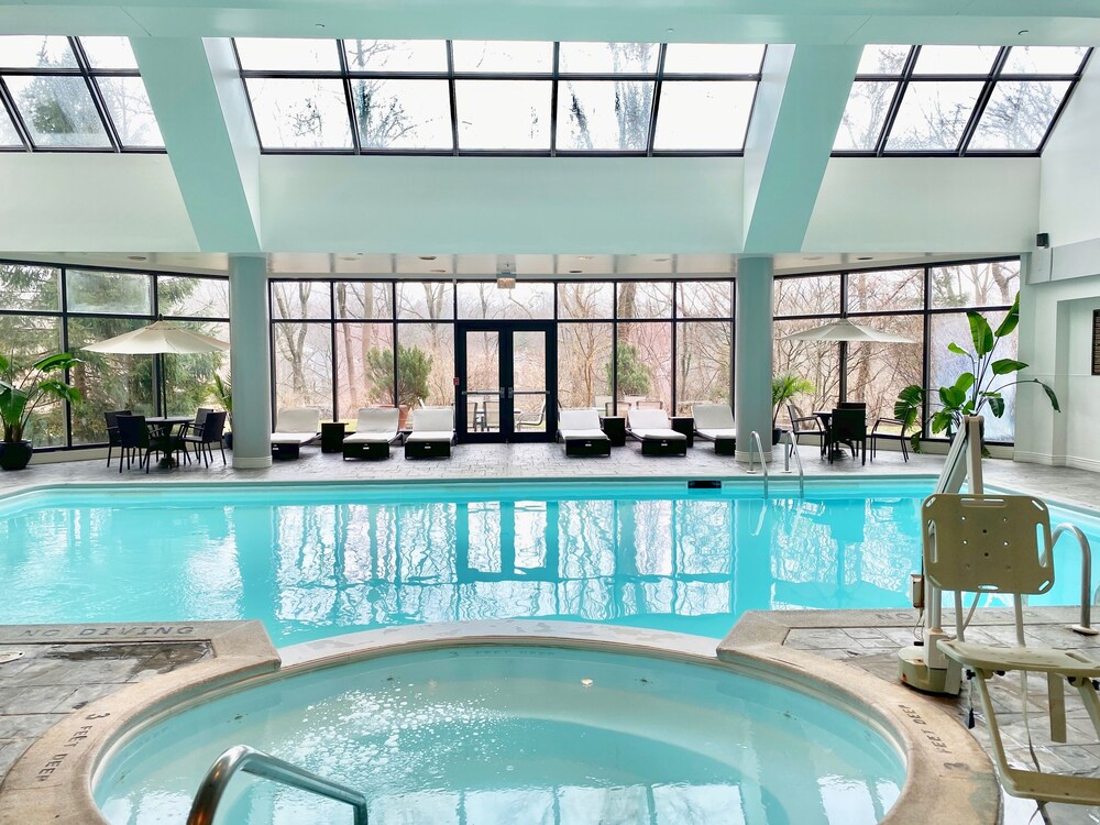 Indoor pool, Hilton East Brunswick Hotel & Executive Meeting Center