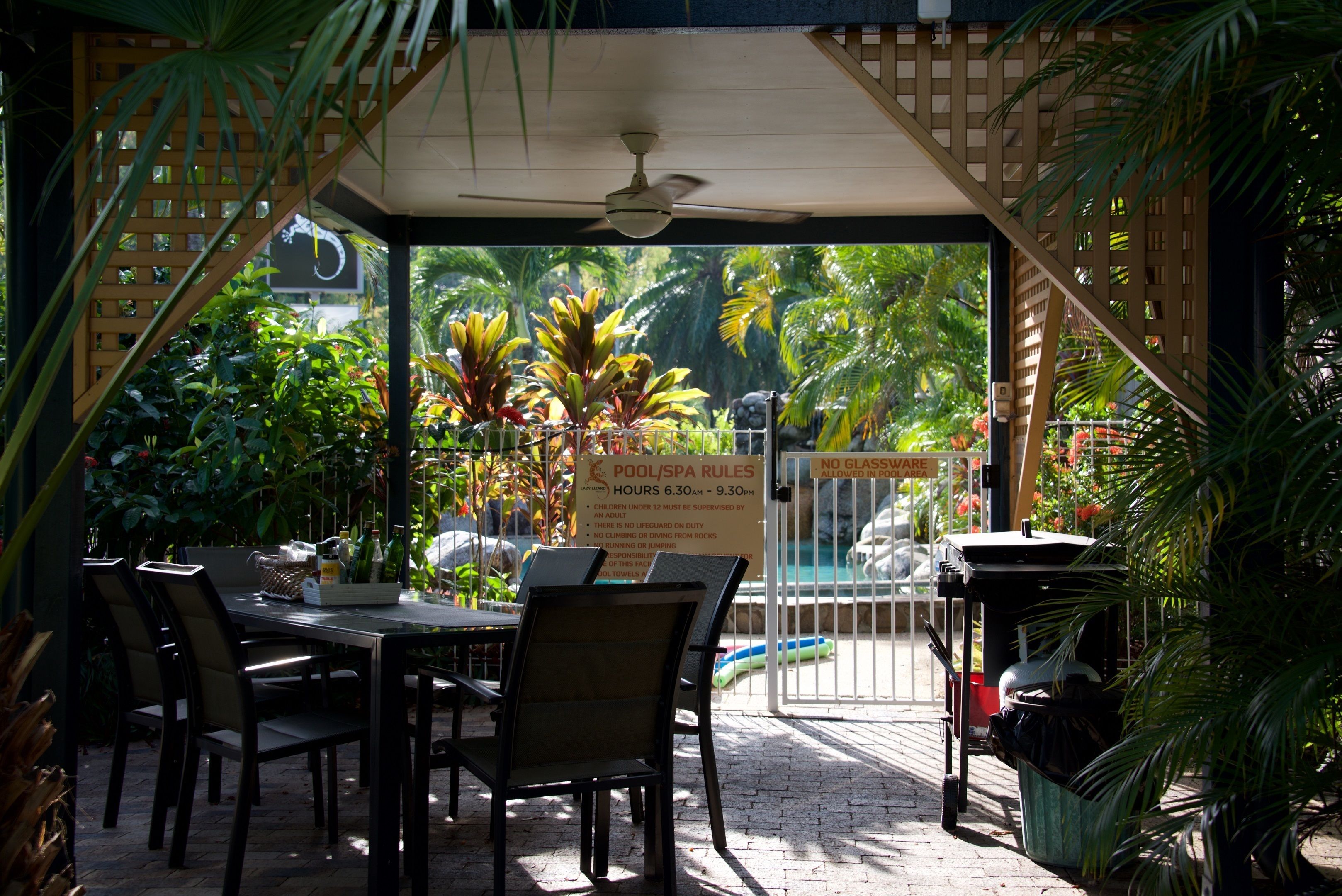 Lazy Lizard Motor Inn