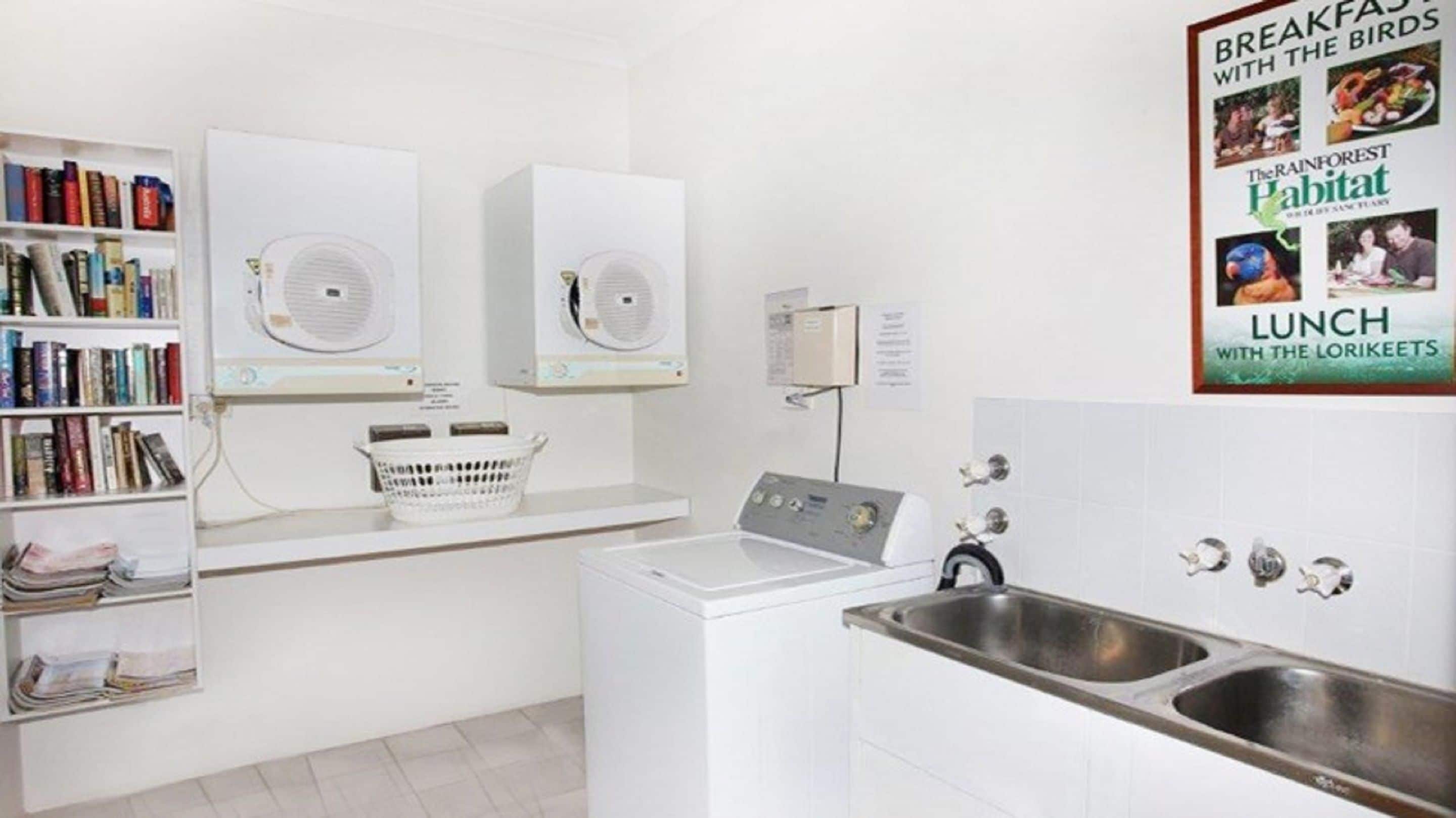 Lazy Lizard Motor Inn