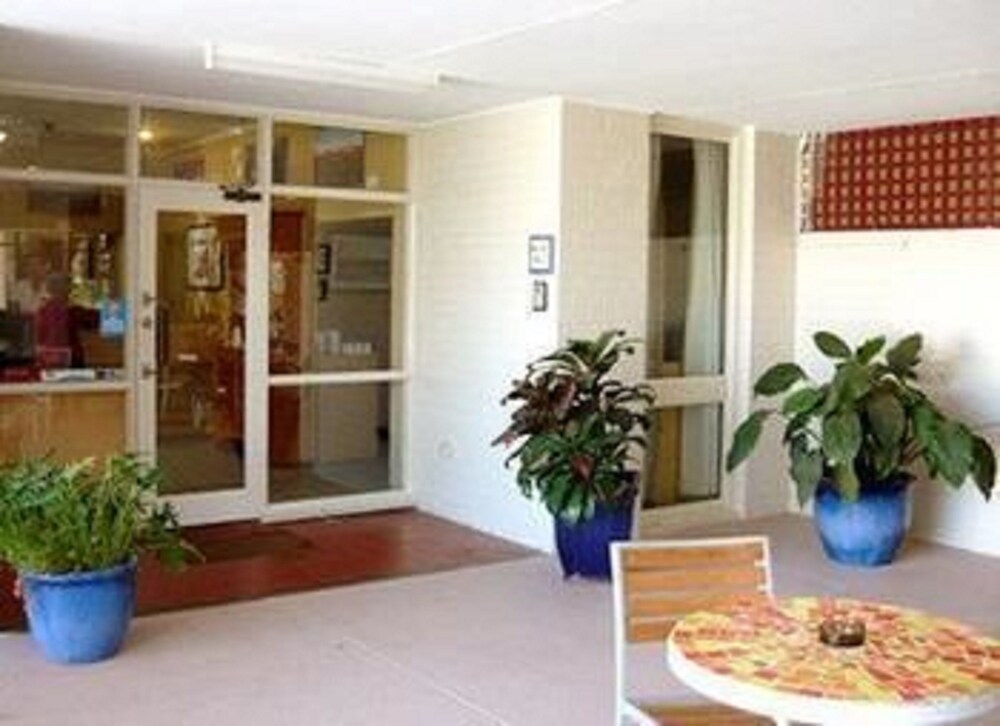 Interior entrance, Hospitality Carnarvon, SureStay Collection by Best Western