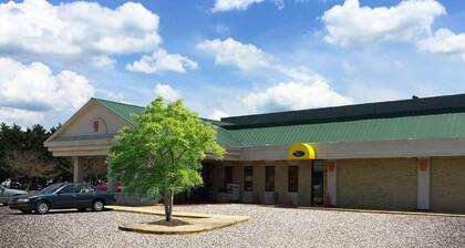 Mayfair Inn by OYO Williamston Hwy 64