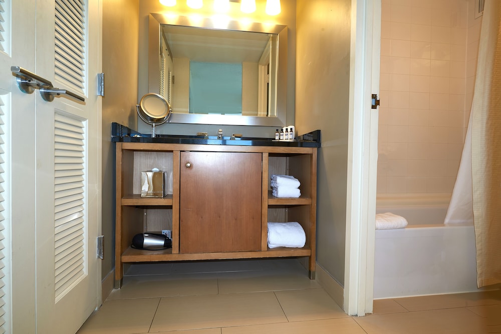 Bathroom, Hyatt Regency Lisle near Naperville