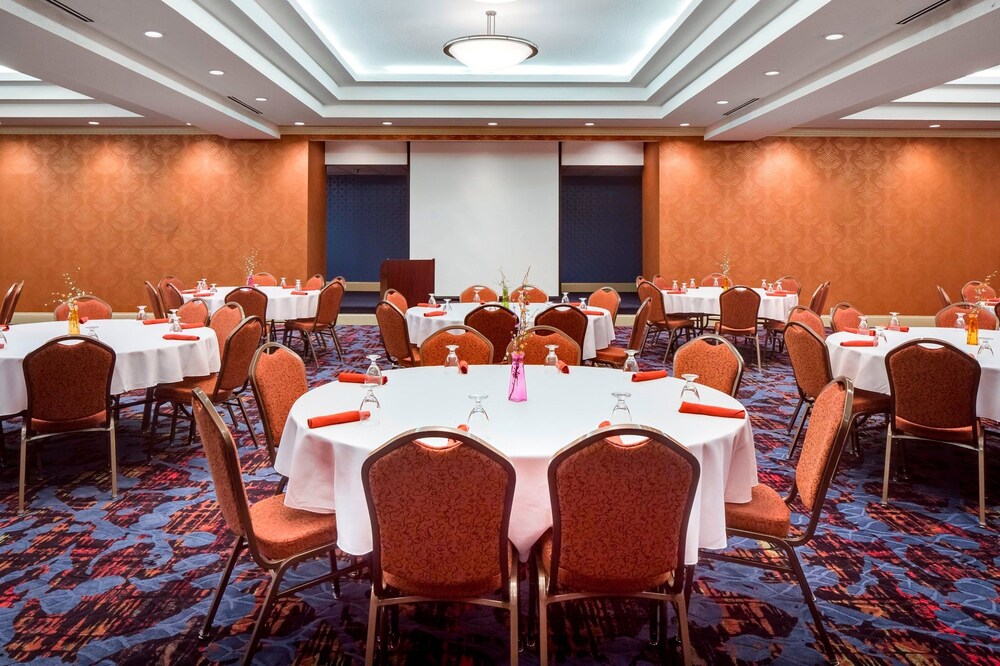 Holiday Inn Dubuque/Galena, an IHG Hotel