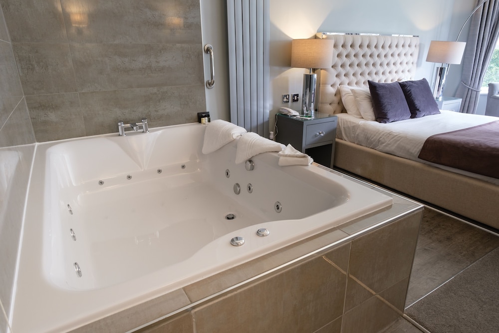 Jetted tub, Birmingham North Moor Hall Hotel, BW Premier Collection