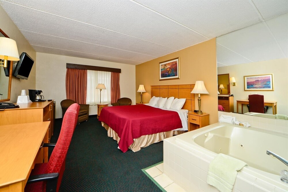 Room, Americas Best Value Inn & Suites St. Cloud