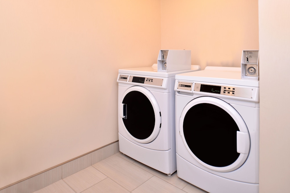 Laundry room, Best Western Plus Chicagoland - Countryside