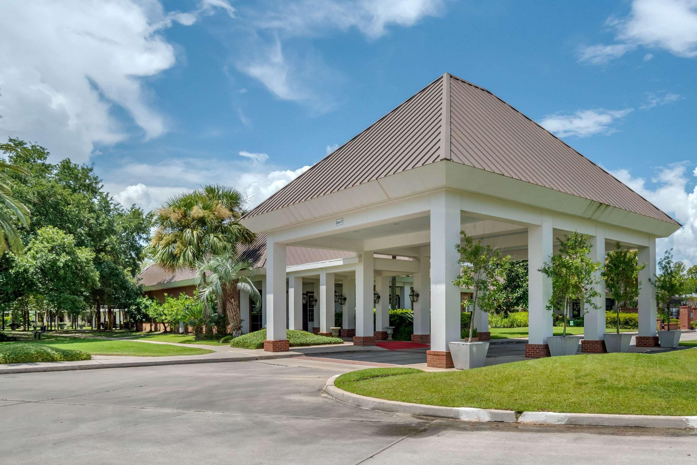 Clarion Inn and Conference Center in Gonzales, United States