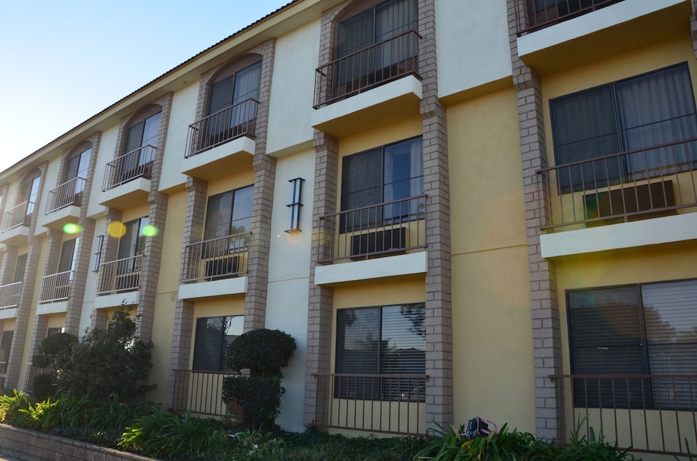 Exterior, Best Western Norwalk Inn