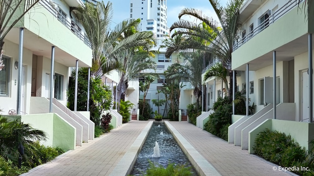 Courtyard, Dorchester Hotel