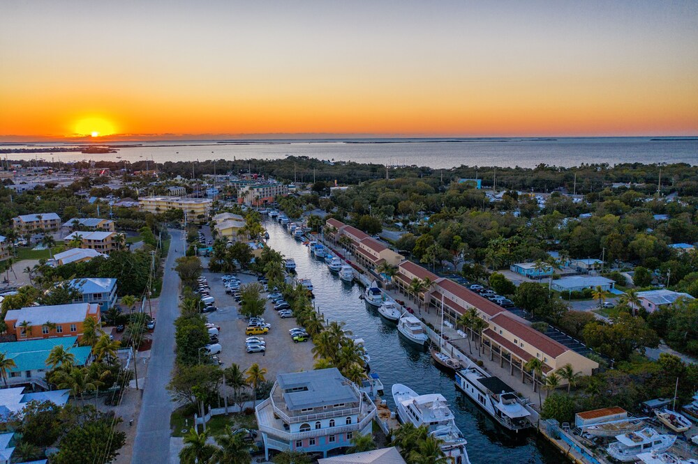 Waterside Suites & Marina