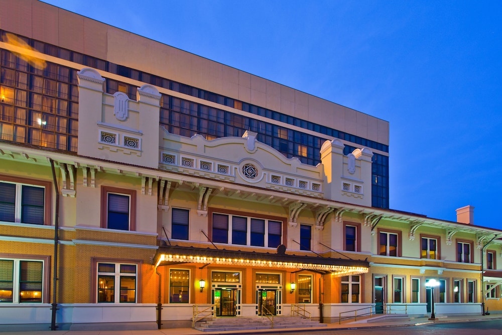 Pensacola Grand Hotel in Pensacola, FL Expedia