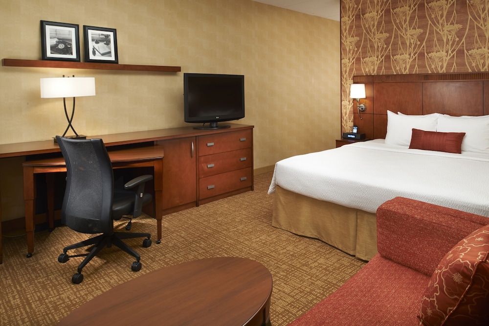 Room, Courtyard by Marriott Chicago Naperville