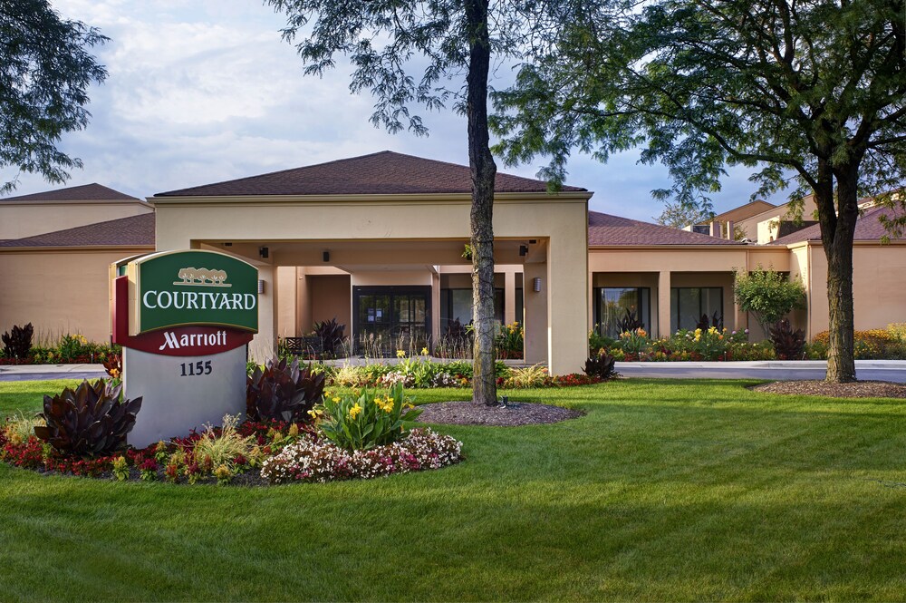 Front of property, Courtyard by Marriott Chicago Naperville