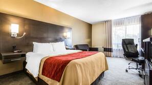 Premium bedding, down duvet, desk, blackout curtains