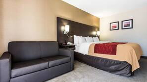 Premium bedding, down duvet, desk, blackout curtains